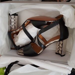 NIB $790 Clergerie heels